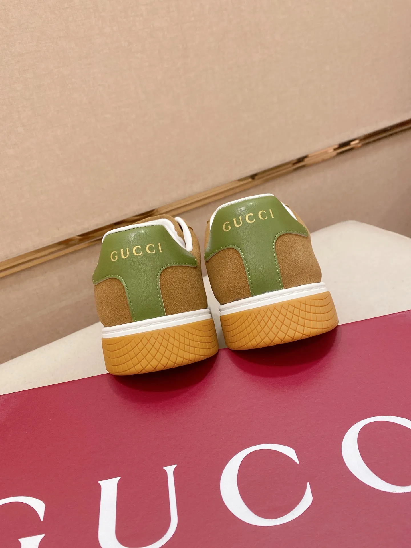Factory price 442💰New GUCCI (Gucci) counters are available simultaneously, new men's shoes, 😘fabrics are selected imported cowhide, lining: sheepskin lining. 👍🏿 High-end ☄️ air-cushion molded anti-slip rubber outsole, exquisite lines, simple and elegant, comfortable and high-end for leisure travel. Code number: 39 to 44 (45 can be customized and cannot be returned or exchanged)